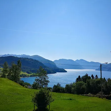 Fjords View בית נופש Sjøholt